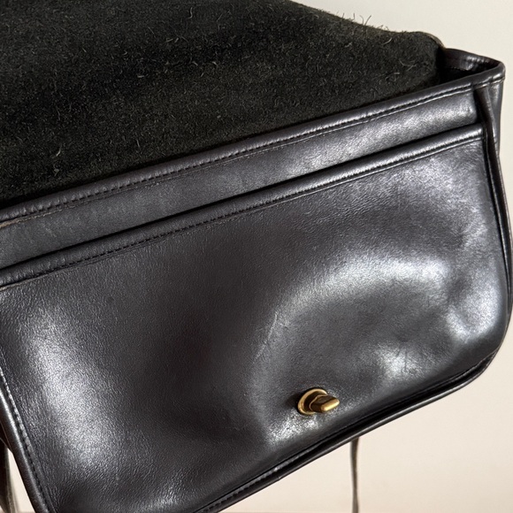 Coach Vintage Black Leather Shoulder Bag - Picture 8 of 11